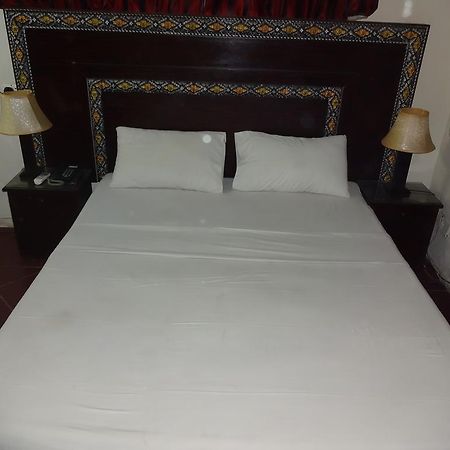 Safari Hotel Upper Mall Лахор Экстерьер фото