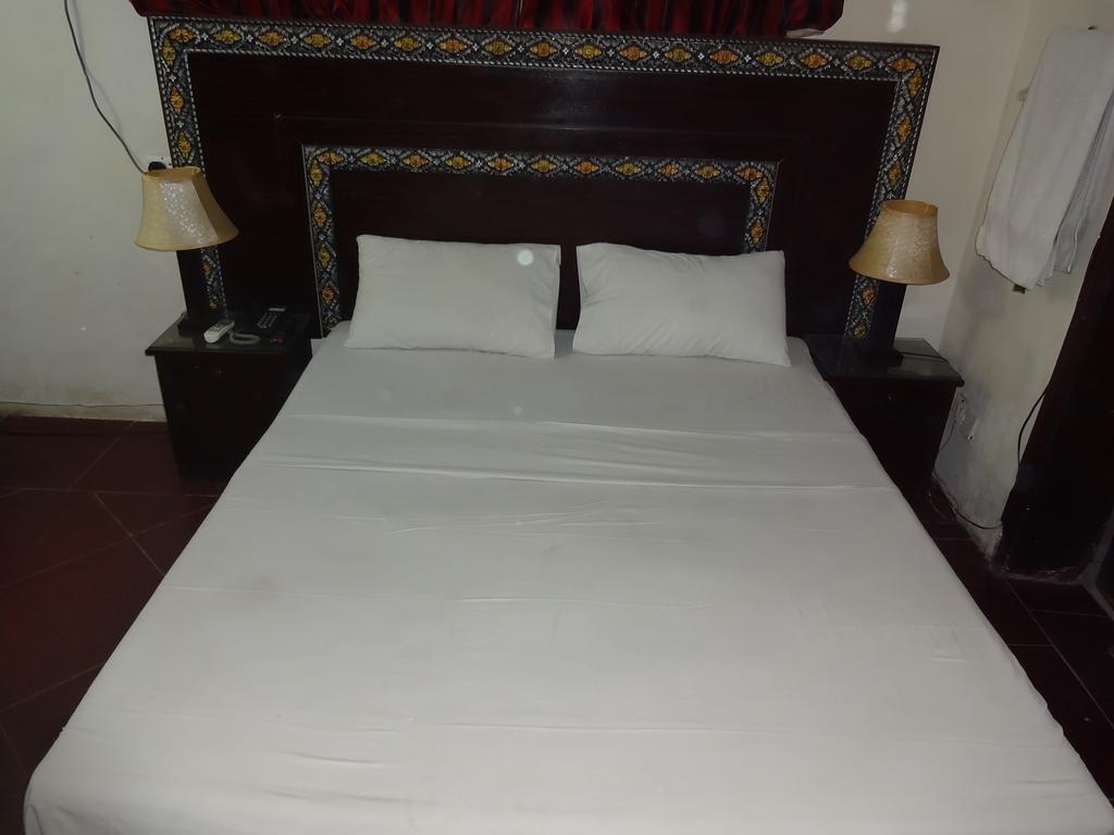 Safari Hotel Upper Mall Лахор Экстерьер фото