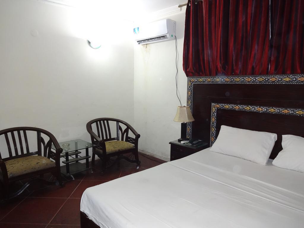 Safari Hotel Upper Mall Лахор Экстерьер фото