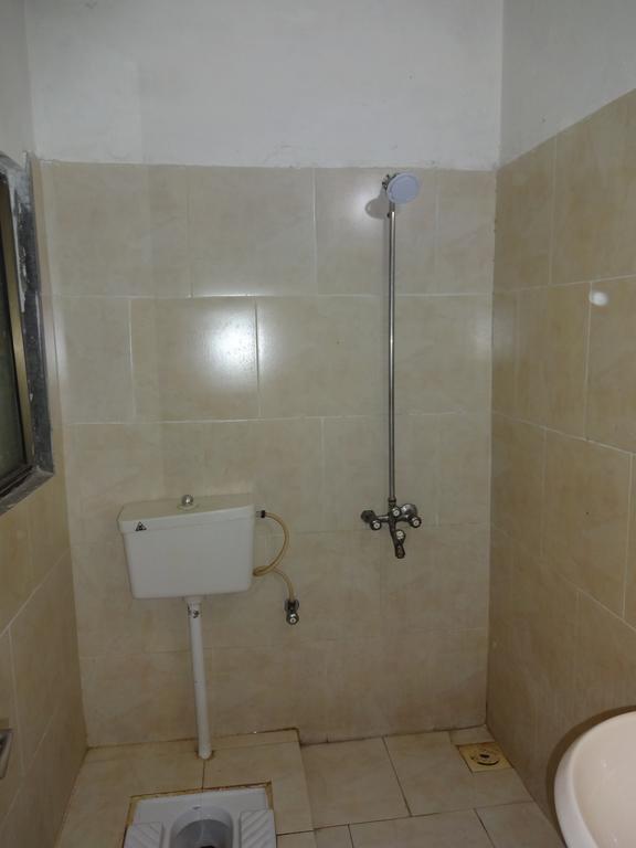 Safari Hotel Upper Mall Лахор Экстерьер фото
