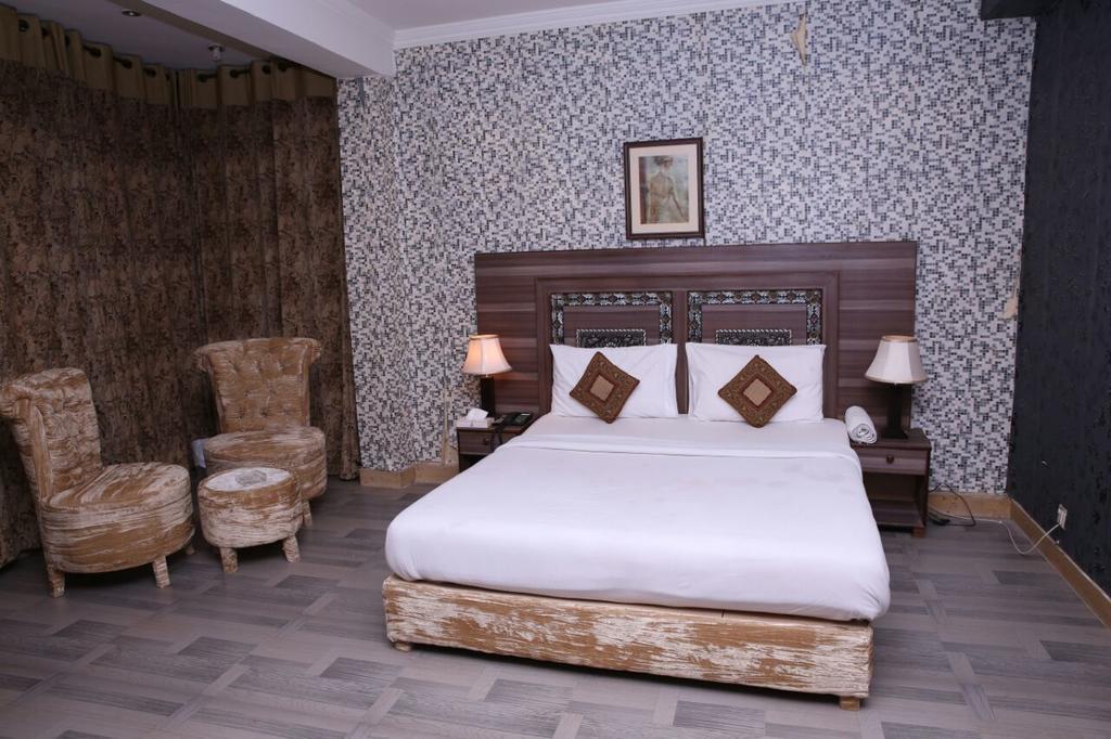 Safari Hotel Upper Mall Лахор Экстерьер фото