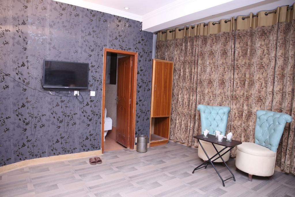 Safari Hotel Upper Mall Лахор Экстерьер фото